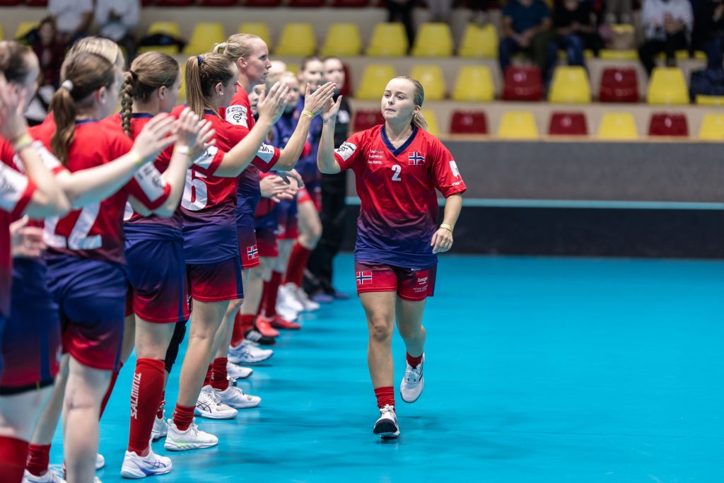 VM for kvinner starter i Innebandy